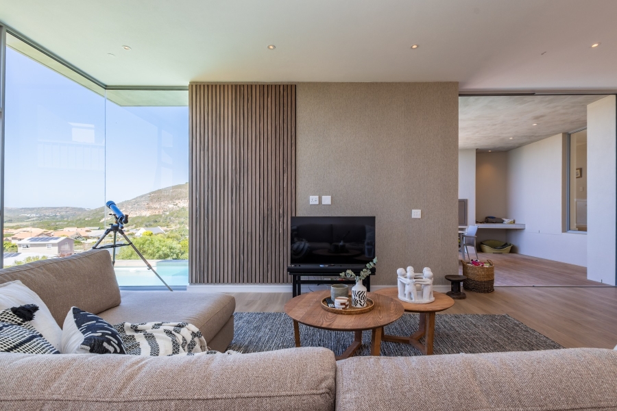 4 Bedroom Property for Sale in Whale Rock Western Cape